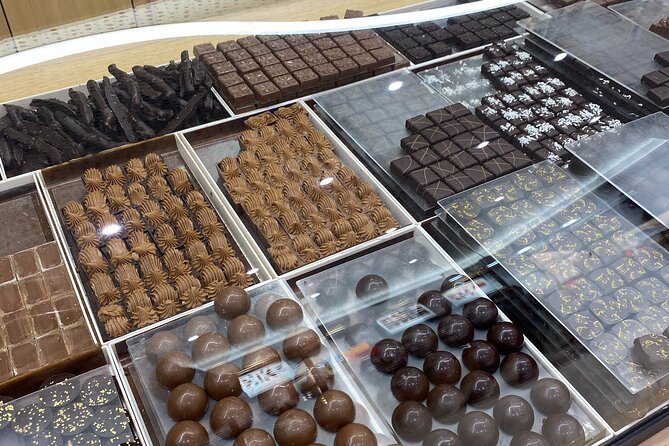 2-Hour Foodie Tour with 10 Tastings in Aix-en-Provence - Aix’s sweet side comes first