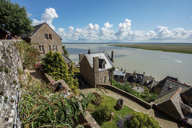 2-Hour Guided Walking tour of the Mont Saint Michel - The abbey comes after the guide