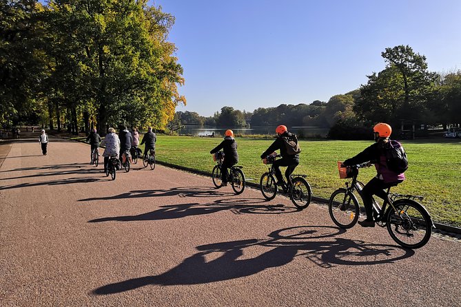 2h - Electric Bike Tour of Lyon with a Local Guide - City hall and Lyon’s famous painted wall