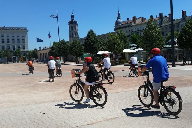2h - Electric Bike Tour of Lyon with a Local Guide - Tête d’Or Park is the pleasant surprise