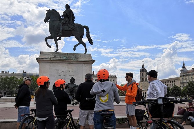 3h - Electric Bike Tour of Lyon with a Local Guide - Crossing Fourvière on an old tramway line