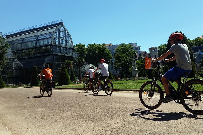 4h Complete Lyon Experience: E-Bike, Food Tasting & Old Town Walk - Place des Terreaux and the painted Lyonnais wall