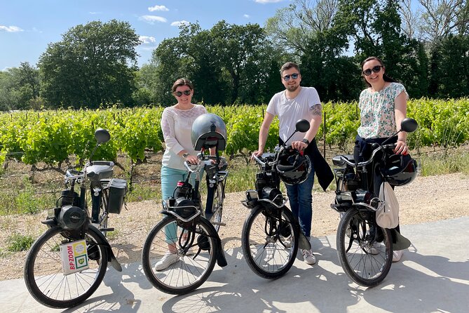 A Tour in Provence in a typical French motorized bike : the Solex - Through Muscat vines and olive trees