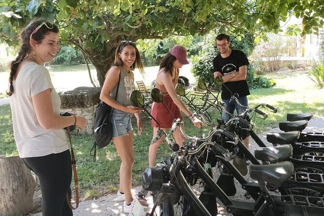 A Tour in Provence in a typical French motorized bike : the Solex - Clément’s guiding style and the private format