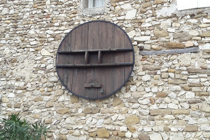 Afternoon Wine Tour to Chateauneuf du Pape from Avignon - The best season and weather considerations