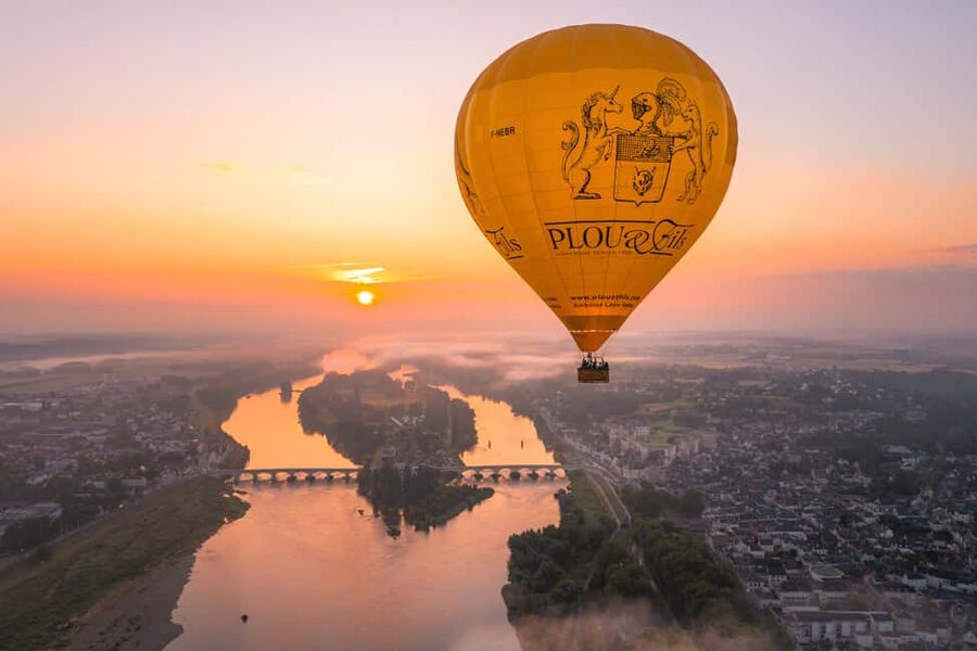 Amboise Hot-Air Balloon Sunset Ride over the Loire Valley - Watching the balloon take shape