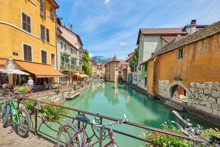 Annecy: Express Walk with a Local in 60 minutes - Who will get the most from this tour