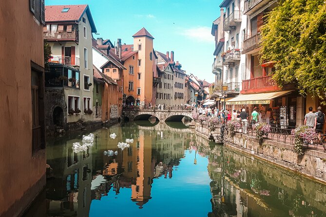 Annecy Food Tour – A Full French Meal Experience by Do Eat Better - Stop five: chocolate on Rue Président Favre
