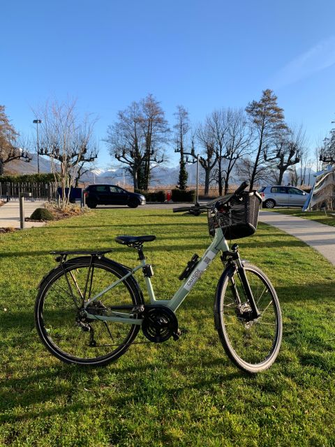 Annecy-le-Vieux, France: Electric and Classic Bike Rentals - What the price means at $37 per person