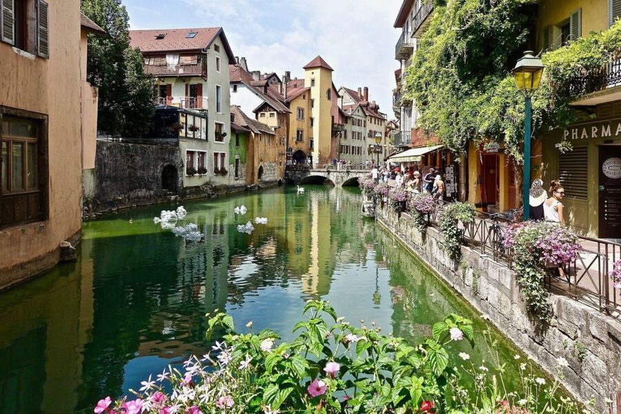 Annecy: Private Guided Tour - Discover "Venice of the Alps" - Palais de l’Isle, Annecy’s famous stone landmark