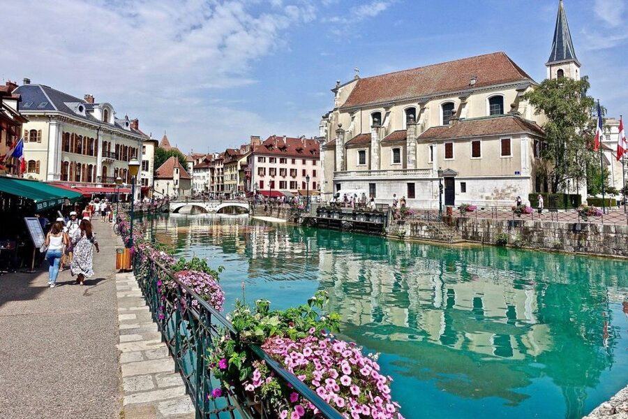 Annecy: Private Guided Tour - Discover "Venice of the Alps" - Timing, languages, and practical planning
