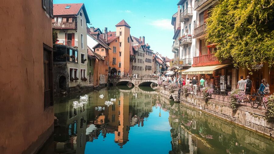 Annecy: Traditional Food Group Walking Tour - Why food is the best way to meet Annecy