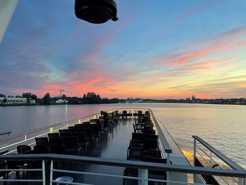 Aperitive guided cruise « Wine and Canelé » - Why the guide matters on this route