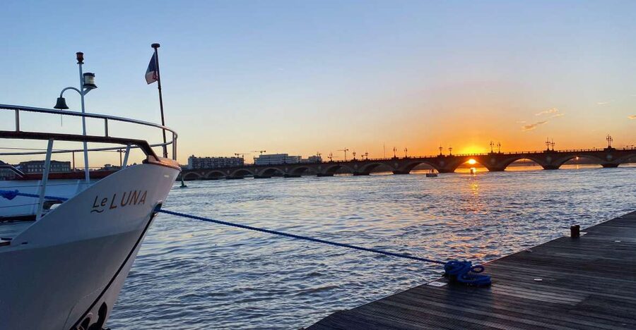 Aperitive guided cruise « Wine and Canelé » - What happens during the 90-minute route