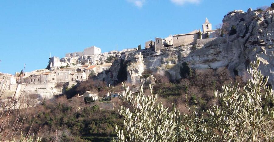 Avignon: Pont du Gard, Saint Remy and Les Baux Half-Day Tour - Les Baux-de-Provence: stone lanes and wide views