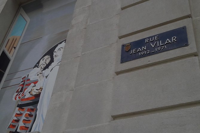 Avignon Walking Tour including Pope's Palace - Clock Tower Square, city hall, and the opera house