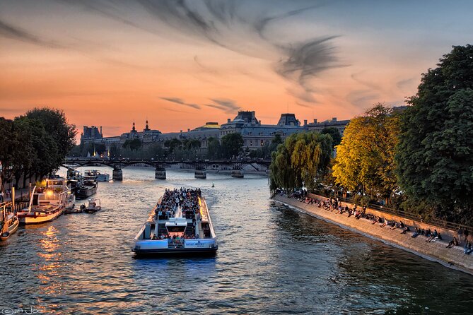 Bateaux Mouches Sightseeing Cruise on the Seine River in Paris - Choosing the right departure time