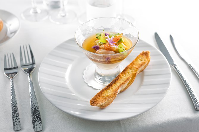 Bateaux Parisiens Seine River Gourmet Lunch & Sightseeing Cruise - Is the $100.98 price fair?