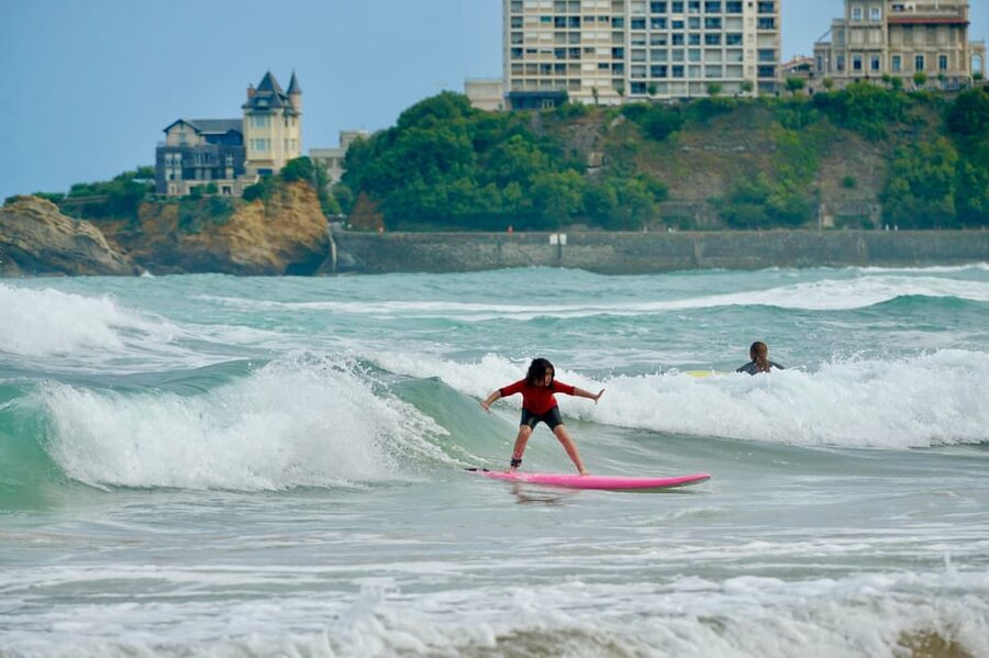 Biarritz: 1.5-Hour Group Surf Lesson - Who should book this Marbella Beach lesson