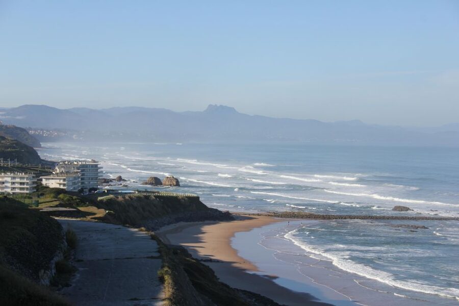 Biarritz : Cours de surf sur la côte Basque. - Marbella Beach gives your lesson a memorable setting