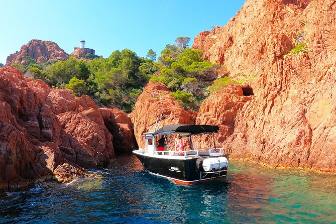 Boat tour from Fréjus - Calanques Estérel - 2h30 - Leaving Port Fréjus toward the Lions of Boulouris