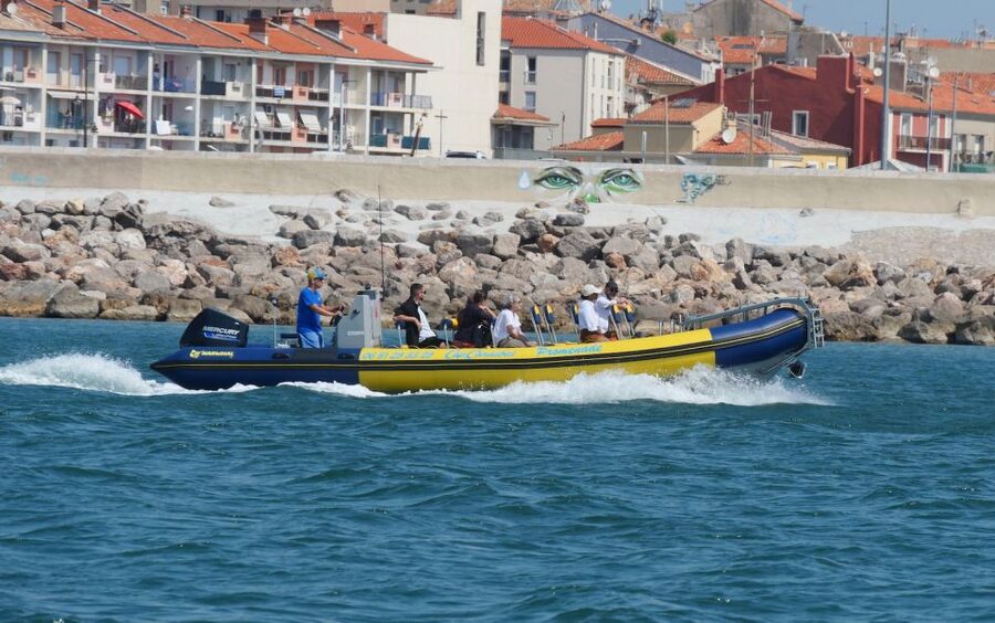 Boat trip in the canals is on the Thau pond - Following Sète’s canals and waterfront buildings