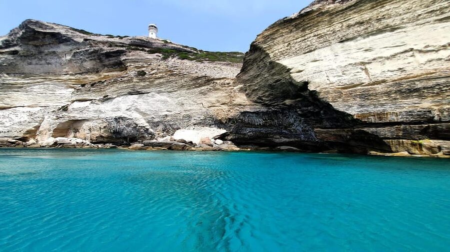 Bonifacio: Lavezzi Islands and Caves Guided Tour - How the guides shape the experience
