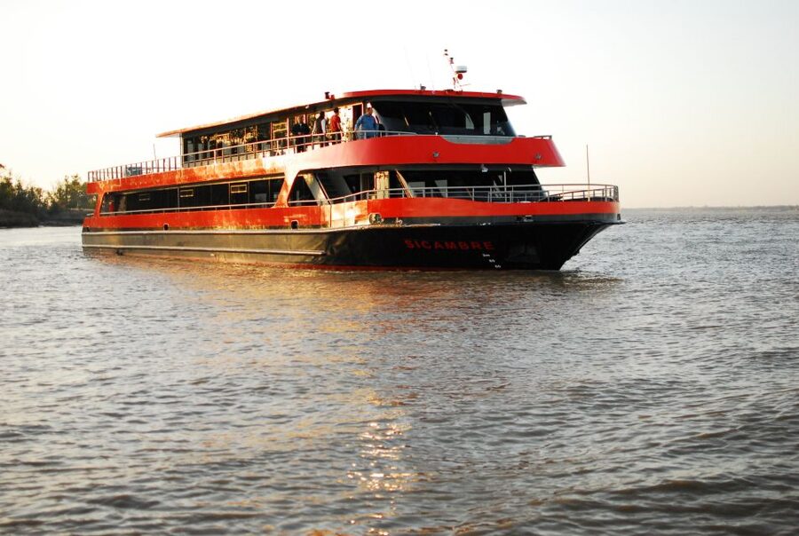 Bordeaux: 2-Hour River Dinner Cruise - Commentary is a useful extra, not the main event