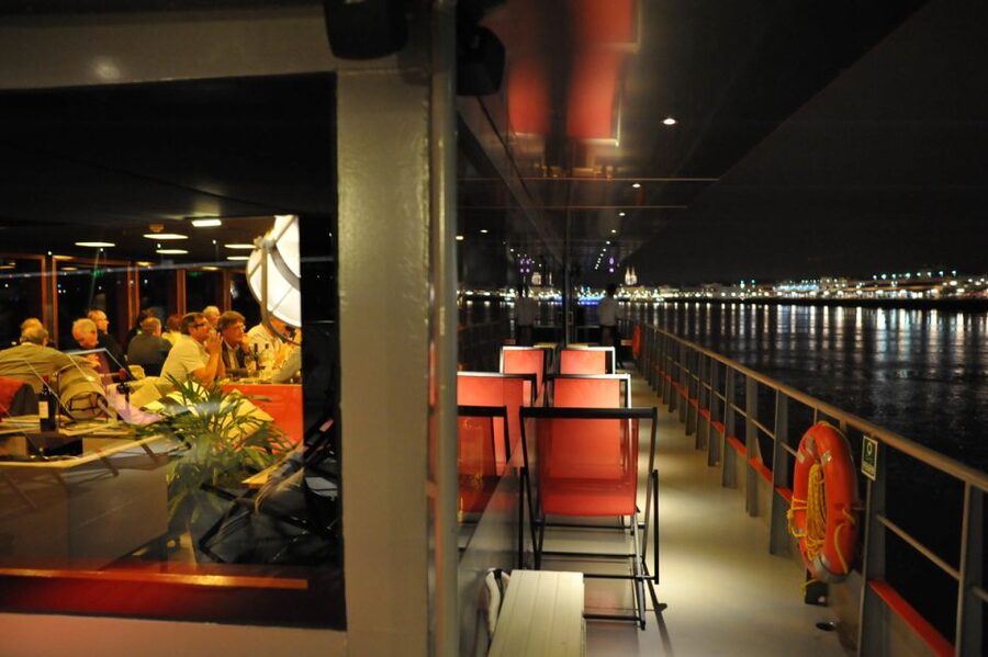 Bordeaux: 2-Hour River Dinner Cruise - Service, timing, and the pace of the meal