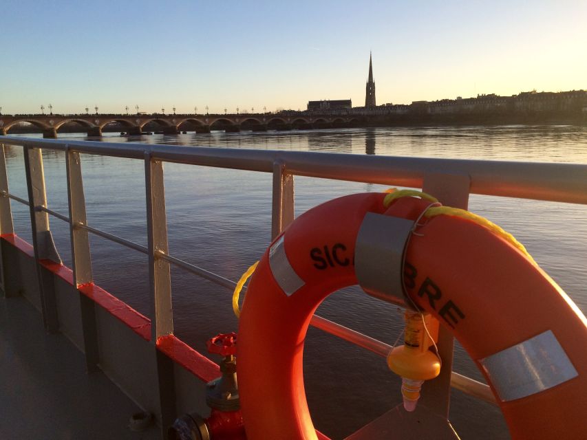Bordeaux: 2-Hour River Dinner Cruise - From Quai des Chartrons to the Pont d’Aquitaine