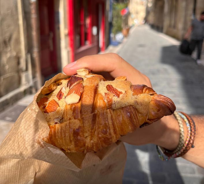 Bordeaux: Chocolate & Pastries Food Tour | 6+ Tastings - A route with food first and history in small portions