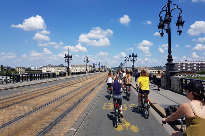 Bordeaux Essentials Sightseeing Bike Tour with a Local Guide - The Grosse Cloche in five minutes