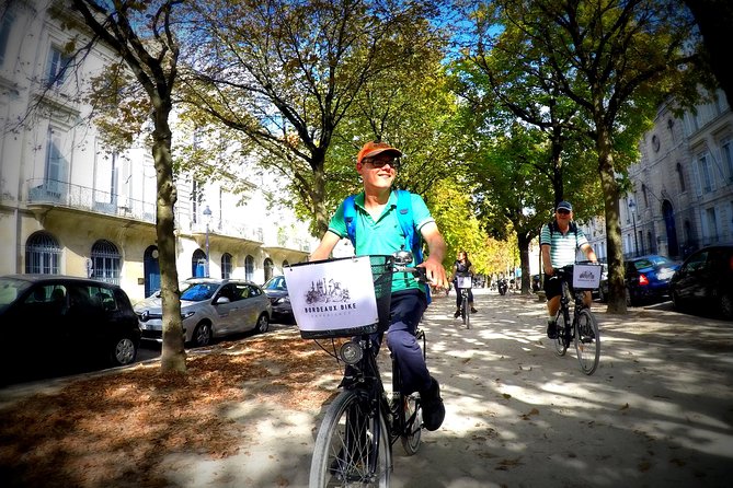 Bordeaux Essentials Sightseeing Bike Tour with a Local Guide - Guides who make the difference