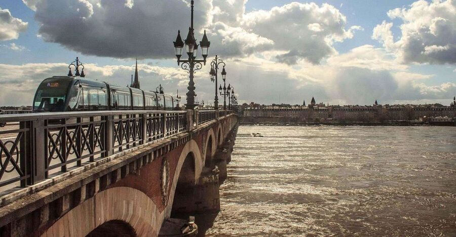 Bordeaux: Exclusive Private Guided Walking Tour - Basilica of St. Michael and a change of architectural mood