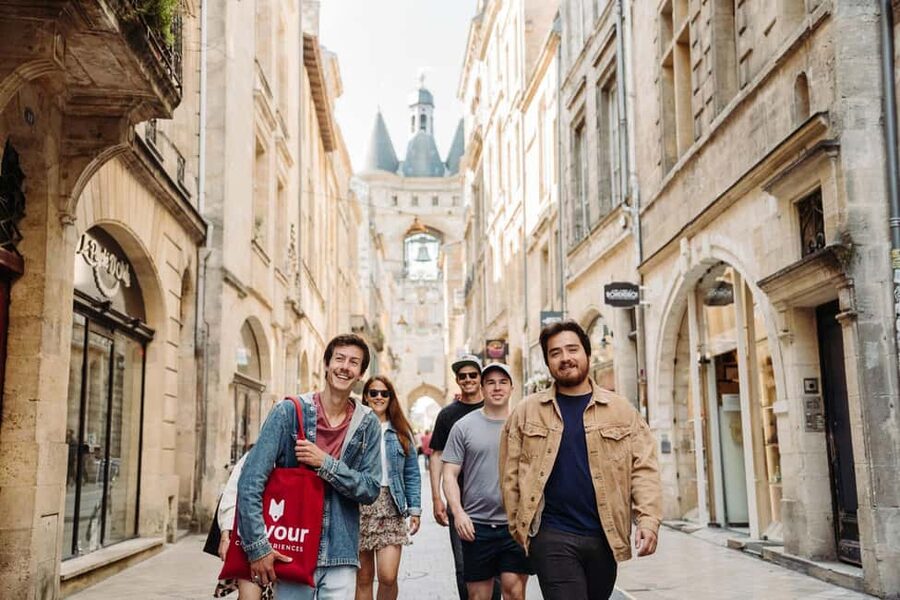 Bordeaux: Guided Food and Wine Tour with Tastings - Bordeaux’s canelé and its local identity