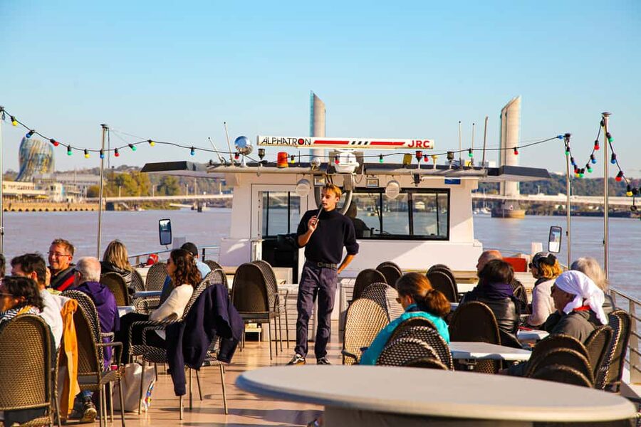 Bordeaux: Guided Wine and Canelé Discovery Cruise - Chartrons, wine trade, and the Cité du Vin