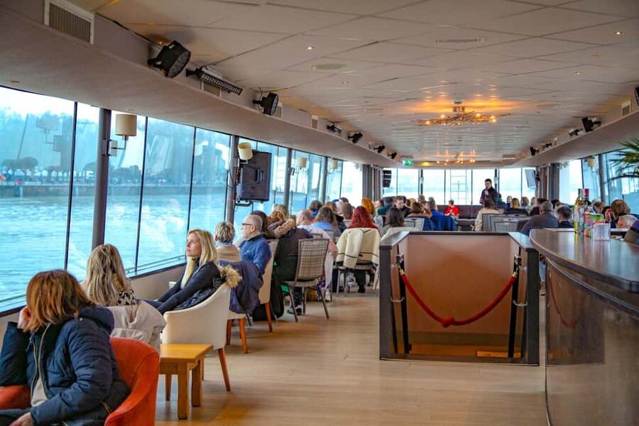 Bordeaux: Guided Wine and Canelé Discovery Cruise - The return through Darwin and the old center