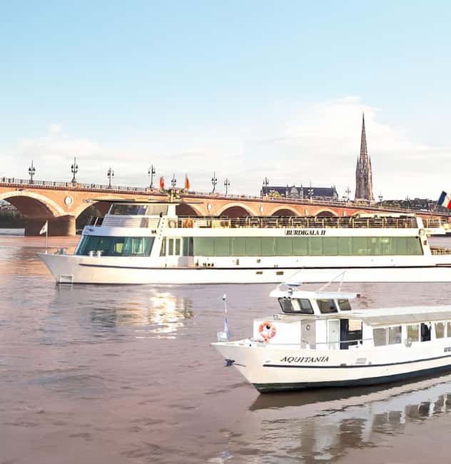 Bordeaux: Guided Wine and Canelé Discovery Cruise - Wine, canelé, and the onboard bar