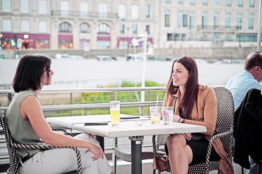 Bordeaux: Guided Wine and Canelé Discovery Cruise - Pont de Pierre and the first look at Bordeaux