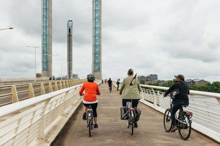 Bordeaux: Historic Center & Chartrons District Bike Tour - Why a bicycle is the right way to meet Bordeaux