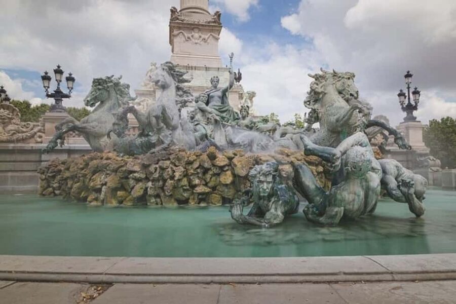 Bordeaux : Must-See Attractions Walking Tour - The Grosse Cloche and Bordeauxs older center