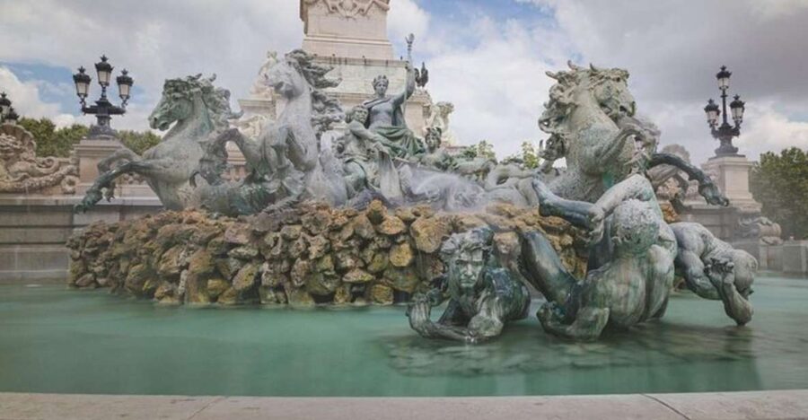 Bordeaux : Must-See Attractions Walking Tour - Saint-Pierre and Place du Palais