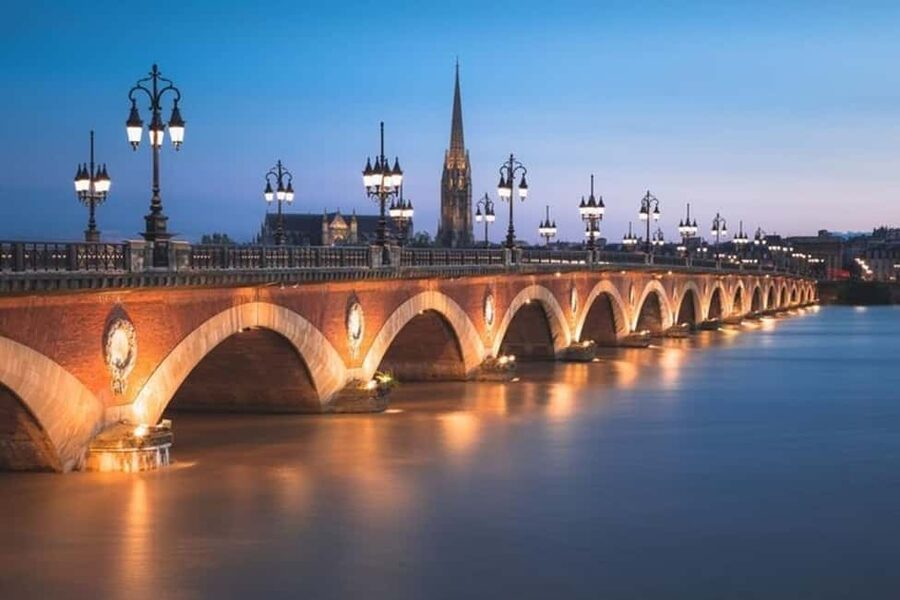 Bordeaux : Must-See Attractions Walking Tour - Rue Sainte-Catherine and everyday Bordeaux