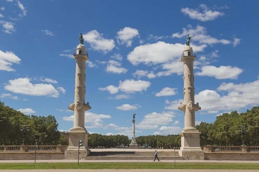 Bordeaux : Must-See Attractions Walking Tour - Starting at the Miroir deau