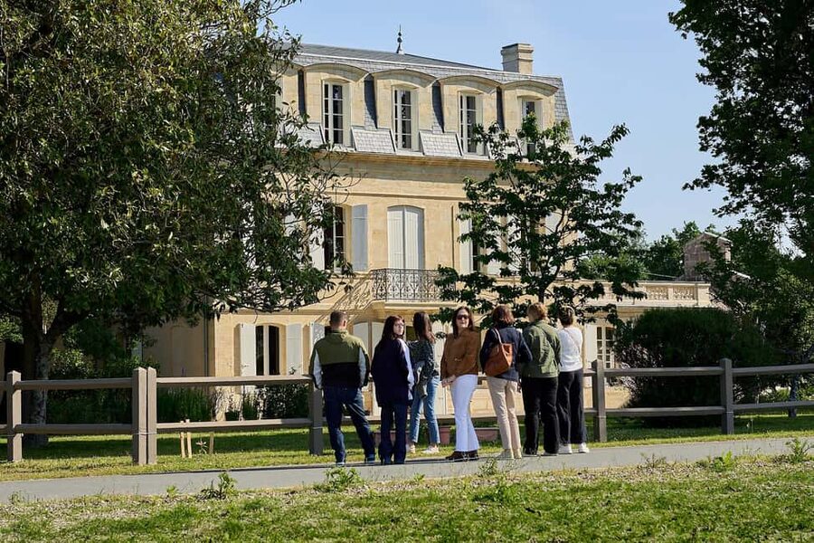Bordeaux: Saint-Emilion and Medoc Full-Day Wine Experience - Why this Bordeaux wine tour is different