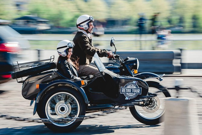 Bordeaux Sightseeing Private Sidecar Guided Tour - A pause near Basilique Saint-Michel