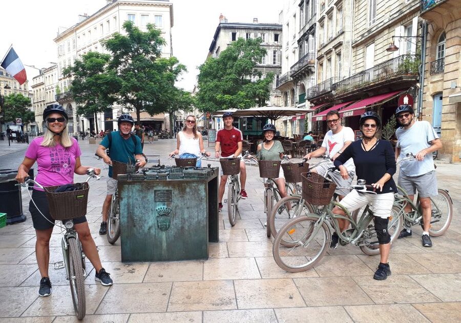 Bordeaux: Top Landmarks & Historic Bike Tour - Grosse Cloche and the Saint-Michel quarter