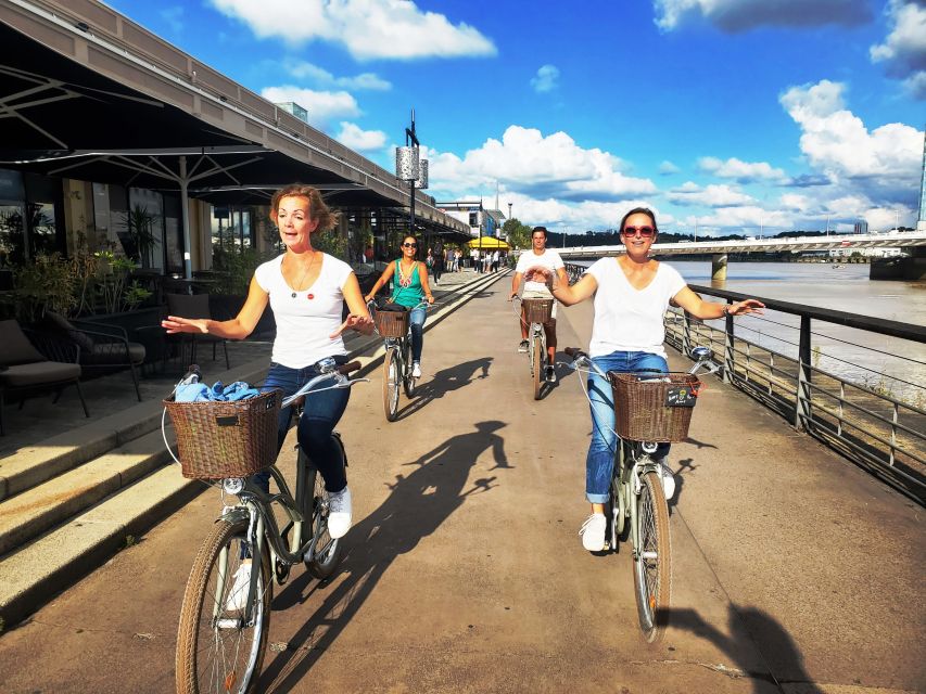Bordeaux: Top Landmarks & Historic Bike Tour - Jardin Public and the local snack
