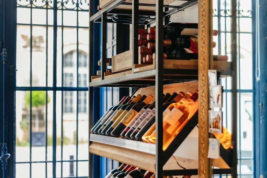 Bordeaux: Wine Masterclass with Cheese and Charcuterie Board - Who should book it