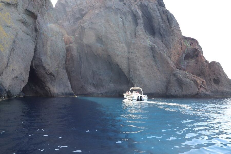 Calvi: Scandola and Girolata 6-Hour Boat Tour - An hour in the village of Girolata
